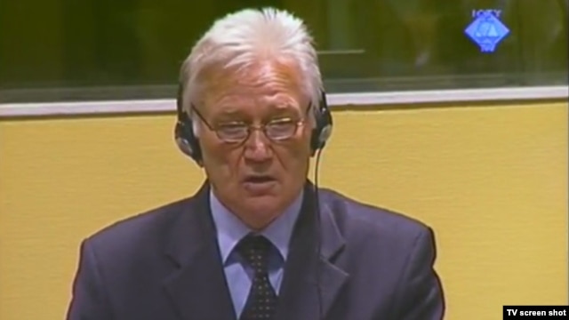 Momcilo Perisic, the former chief of staff of the Yugoslav People's Army, appears in court in The Hague in October.