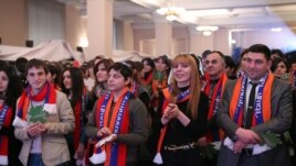 Armenia - Supporters of President Serzh Sarkisian at an election campaign rally in Yerevan, 21Jan2013.