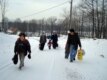 Нұрғалиевтер отбасы босқындар лагерінің қабылдау орталығына кірер алдында. Вышни Лхоты, 1 ақпан 2009 жыл.