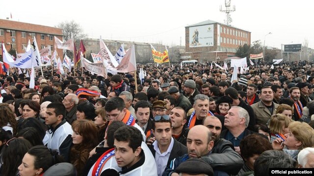Armenia - President Serzh Sarkisian holds a campaign rally in Armavir, 6Feb2013.