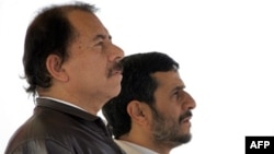 Iranian President Mahmud Ahmadinejad (right) with his Nicaraguan counterpart Daniel Ortega