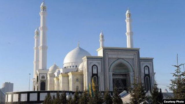 The Khazrat Sultan Mosque in central Astana can hold up to 5,000 worshipers.