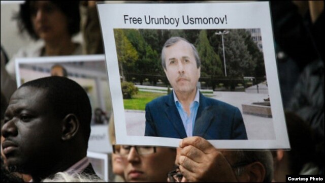 Акция протеста журналистов Би-Би-Си в Лондоне с требованием освободить Усмонова.