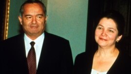 Өзбекстан президенті Ислам Каримов әйелі Татьяна Каримовамен (оң жақта).