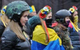 Киев тұрғындары "Еуромайдан" акциясы кезінде. (Көрнекі сурет)