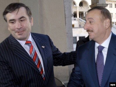 Azərbaycan prezidenti İlham Əliyev Tbilisidə Gürcüstan prezidenti Mixeil Saakaşvili ilə (sağda) görüş zamanı, 21 noyabr 2007