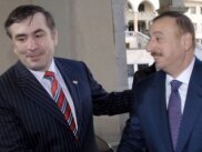 Azərbaycan prezidenti İlham Əliyev Tbilisidə Gürcüstan prezidenti Mixeil Saakaşvili ilə (sağda) görüş zamanı, 21 noyabr 2007