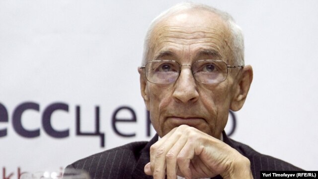 Yury Shmidt played leading roles in numerous high-profile cases such as the killings of Duma Deputy Galina Starovoitova and Duma Deputy Sergei Yushenko.