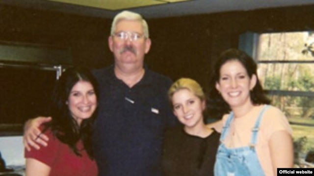 Former FBI agent Robert Levinson (second from left) with his family