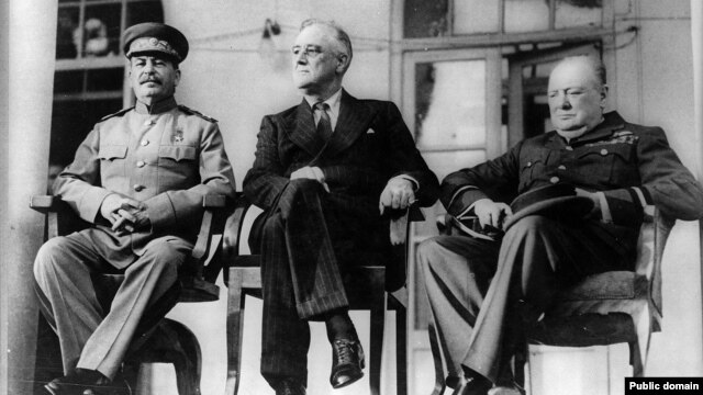 Sovjetski lider, Josif Staljin, američki predsjednik Franklin Roosevelt i britanski premijer Winston Churchill, Teheranska konferencija, novembar 1943. 