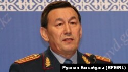 Қалмұханбет Қасымов, ішкі істер министрі.