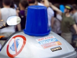"Blue bucket" protesters have been mobilized across Russia against the abuse of road privileges for top bureaucrats.