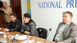 Инициаторы создания общественной организации в поддержку проекта горнолыжного курорта "Кок-Жайляу". Слева направо: Юрий Батырбеков, Саулета Толганбаева, Садильбек Усенов. Алматы, 5 марта 2013 года.