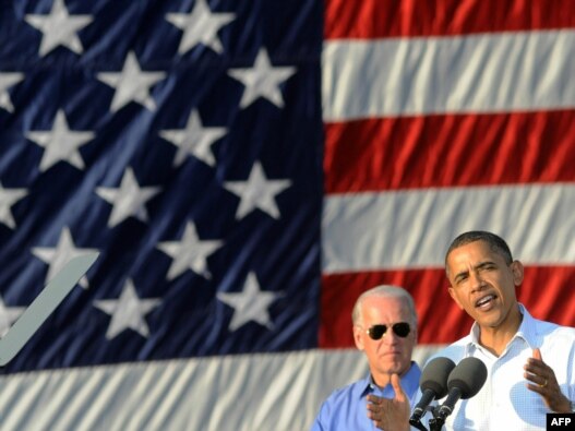 باراک اوباما، رییس جمهور آمریکا، در یکی از 
کارزارهای حزب دمکرات در فیلادلفیا که در آن خواستار حضور رای دهندگان 
دمکرات در پای صندوق های رای شد.