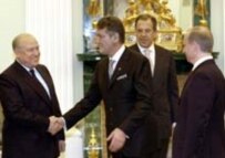 Is Yushchenko's Ukraine embracing or turning its back on Russia? (file photo)