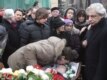 Похороны Станислава Маркелова прошли на Останкинском кладбище.  Адвокат Генри Резник (справа).
