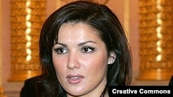 Russian opera singer Anna Netrebko was heckled by an audience member at the Met.
