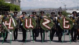 Armenia - An honor guard carriers wreathes during the funeral of military doctor Vahe Avetian in Yerevan, 2Jul2012.