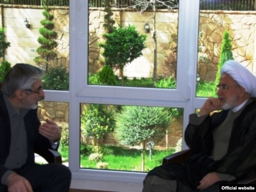 مهدی کروبی و میرحسین موسوی از رهبران مخالفان دولت