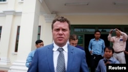 Russian real-estate tycoon Sergei Polonsky leaves the appeals court after a hearing in Phnom Penh on January 9.