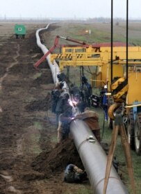 Japan is intent on piping Central Asian gas and oil through Afghanistan (ITAR-TASS, file photo)