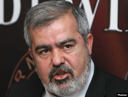 Armenia -- Hrant Markarian, a leader of the Armenian Revolutionary Federation party, at a news conference, 08Sep2009