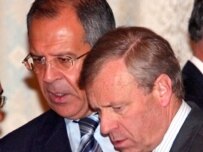 Lavrov (left) and de Hoop Scheffer (epa)