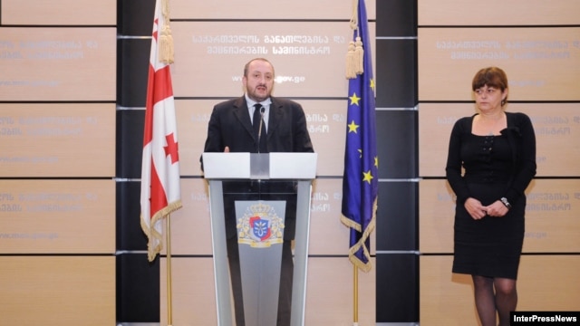 განათლებისა და მეცნიერების მინისტრი გიორგი მარგველაშვილი და გამოცდების ეროვნული ცენტრის ხელმძღვანელი მაია მიმინოშვილი.