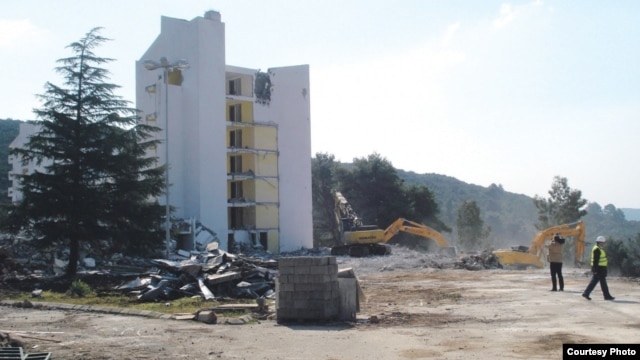 Rušenje hotela Plavi horizonti, foto: Vijesti/Siniša Luković
