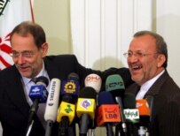 Solana (left) with Iranian Foreign Minister Mottaki in Tehran earlier this month (epa)