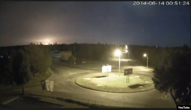 Катастрофа самолета в Луганске, кадр записи, сделанной камерой видеонаблюдения