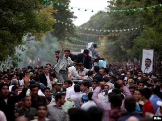 هیئت محمود احمدی‌نژاد در همدان