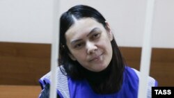 Обвиняемая в убийстве ребенка в Москве Гульчехра Бобокулова на суде по ее делу. Москва, 2 марта 2016 года.