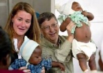 Bill and Melinda Gates in Mozambique in 2003 (epa)