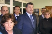 Louise Arbour (left) meeting with Chechen offiicials on 21 February (ITAR-TASS)