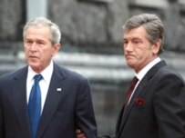 Bush and Yushchenko at talks in Kyiv (AFP)