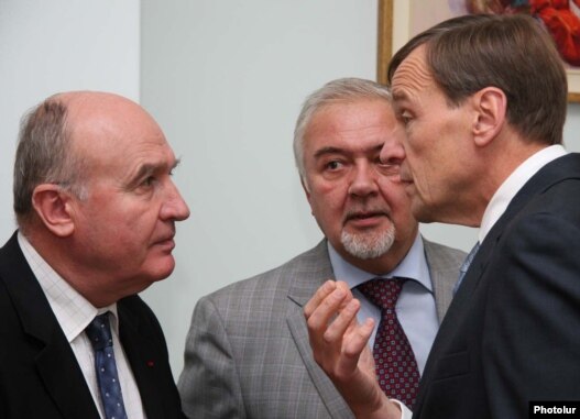 Armenia - OSCE Minsk Group Co-Chairs Robert Bradtke (R), Yuri Merzlyakov (C) and Bernard Fassier (L) in Yerevan, 01Oct, 2009