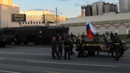 Минскідегі парадта жүрген ресейлік әскерилер мен әскери техника. 3 шілде 2014 жыл.