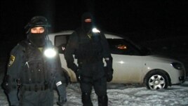 Policijska akcija u Gornjoj Maoči u februaru 2010. foto: Mirsad Arnautović