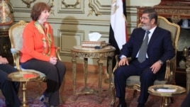 Catherine Ashton u razgovorima sa Mohamedom Morsijem u Kairu