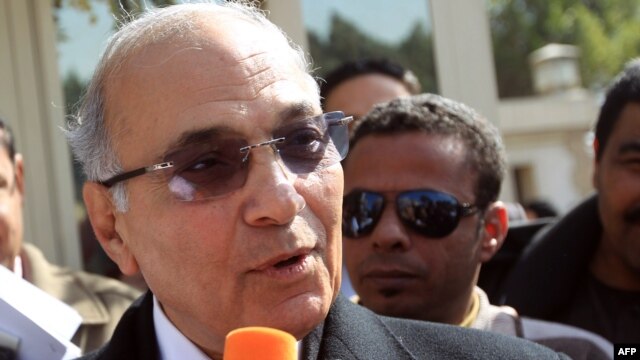 Former Prime Minister Ahmed Shafiq says he is the compromise candidate.