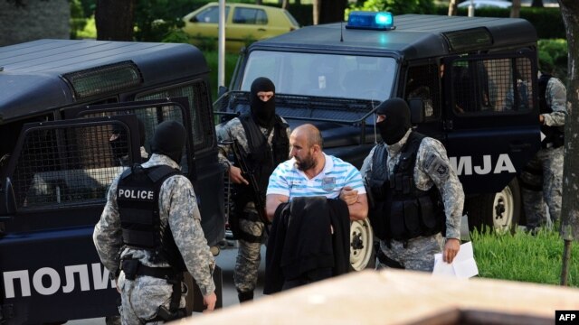 Makedonija: Policija dovodi osumnjičene u sud, 2. maj 2012.