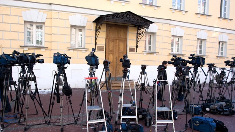 Boljke medija u BiH: Ovisnost, pritisci i govor mržnje