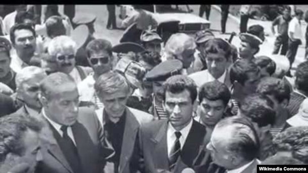 Arxiv fotosu: Surət Hüseynov və Heydər Əliyev Gəncədə, 1993-cü il.