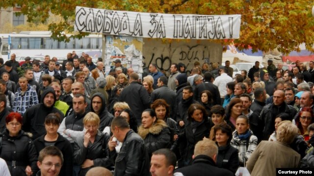 Pamje nga protesta e serbëve të Kosovës, kundër arrestimit të Sllavolub Joviq, 9 nëntor