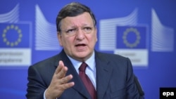 EU Commission President Jose Manuel Barroso said that the package hinged on Ukraine signing a deal with the International Monetary Fund and that more than 1 billion euros could become available for Ukraine in the next couple of weeks.
