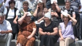 Armenia -- Street traders hold a sit-in in Charentsavan, 20Jul2012.