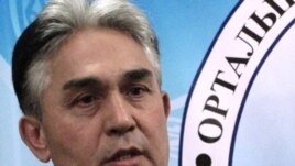 This man's Kazakh language skills are good enough to be president. 