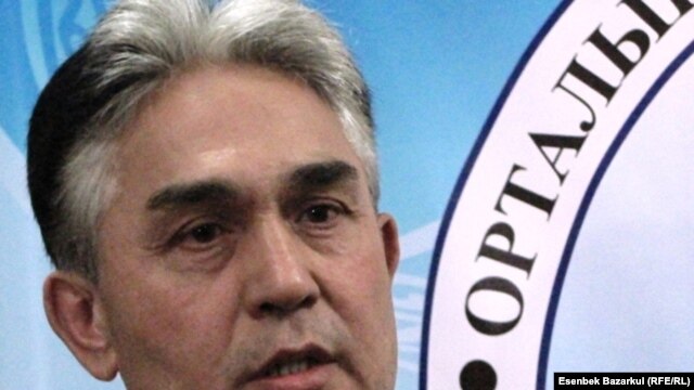 This man's Kazakh language skills are good enough to be president. 