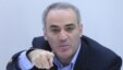 Каспаров Ресейден кеткенімен, саясаттан кетпейді